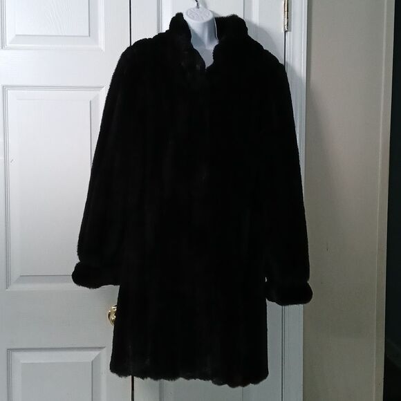 Donna Slayer Fabulous Furs for Animals Lovers Luxury Faux Fur Coat Sz M NWOT